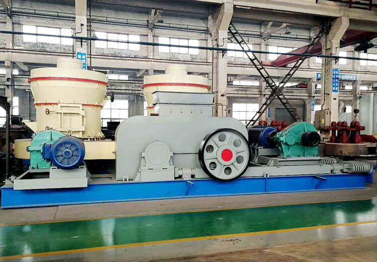 Toothed roller crusher
